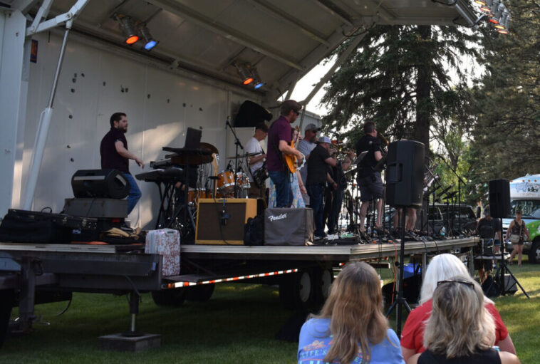 RiverArts 2023 1 Josie Gereszek 1 maxWidth 1600 maxHeight 1200 ppi 72 quality 80 e1690392134116