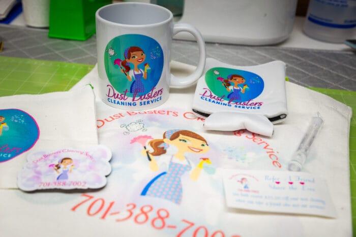 group women cleaning logo signage 02