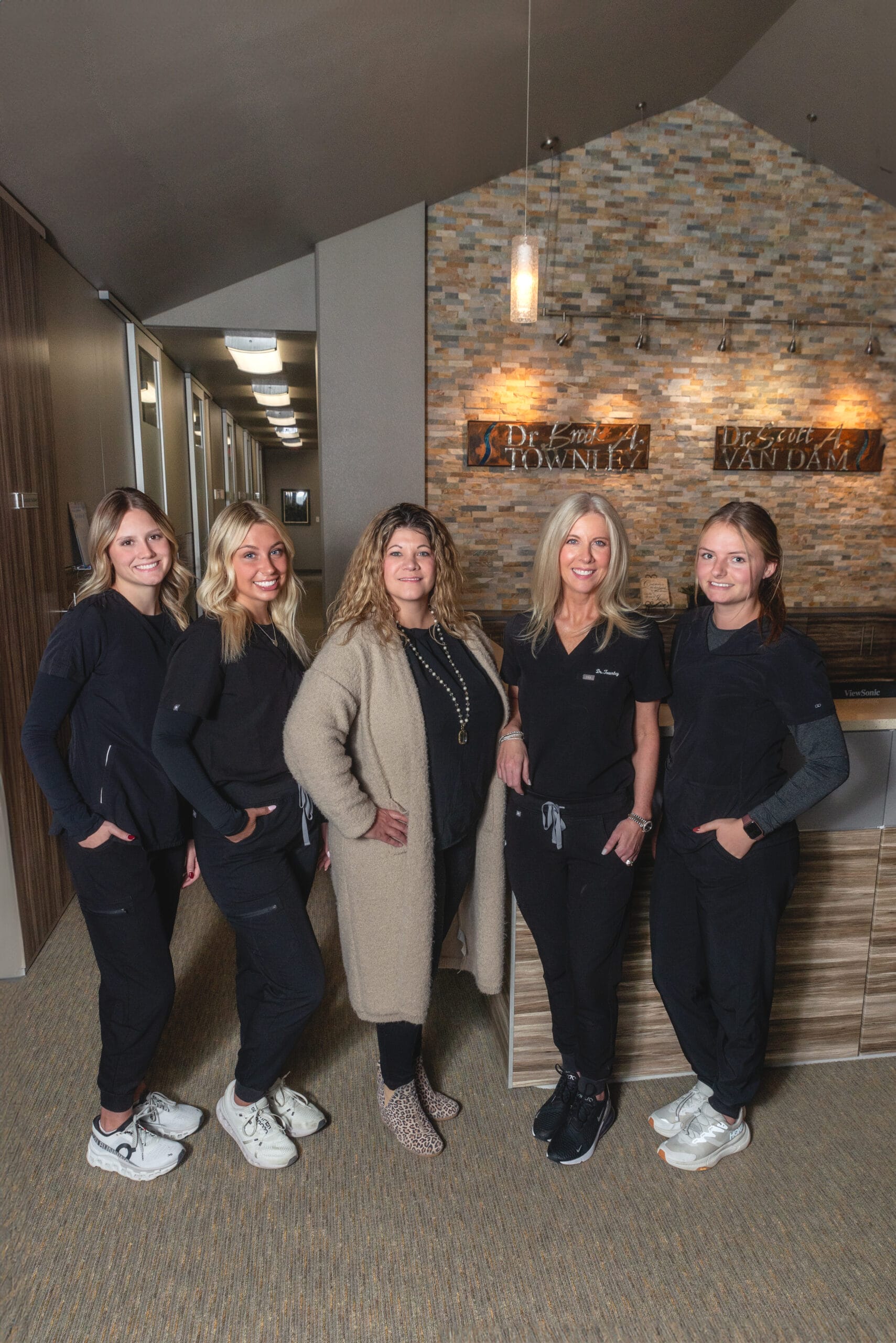 people chiropractor building patient 07 scaled